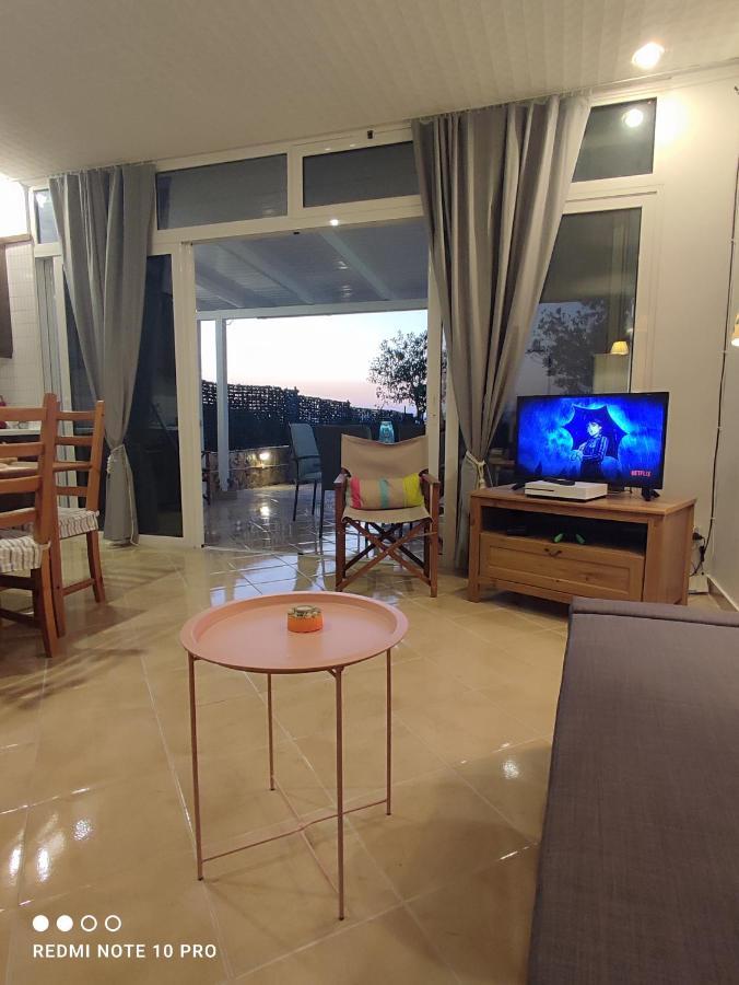 Andrew'S Sunset View Apartment 루트라키 외부 사진