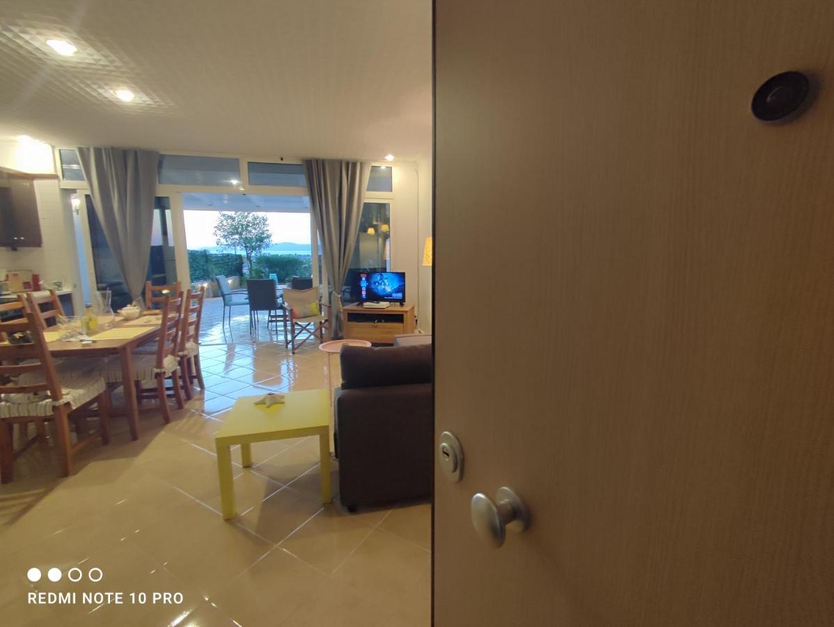 Andrew'S Sunset View Apartment 루트라키 외부 사진